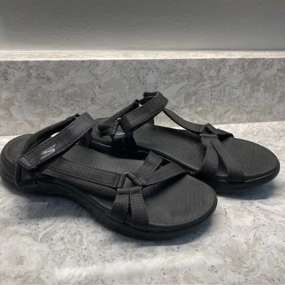 Skechers GOGA MAX Air Cooled  Sandals Women's  8